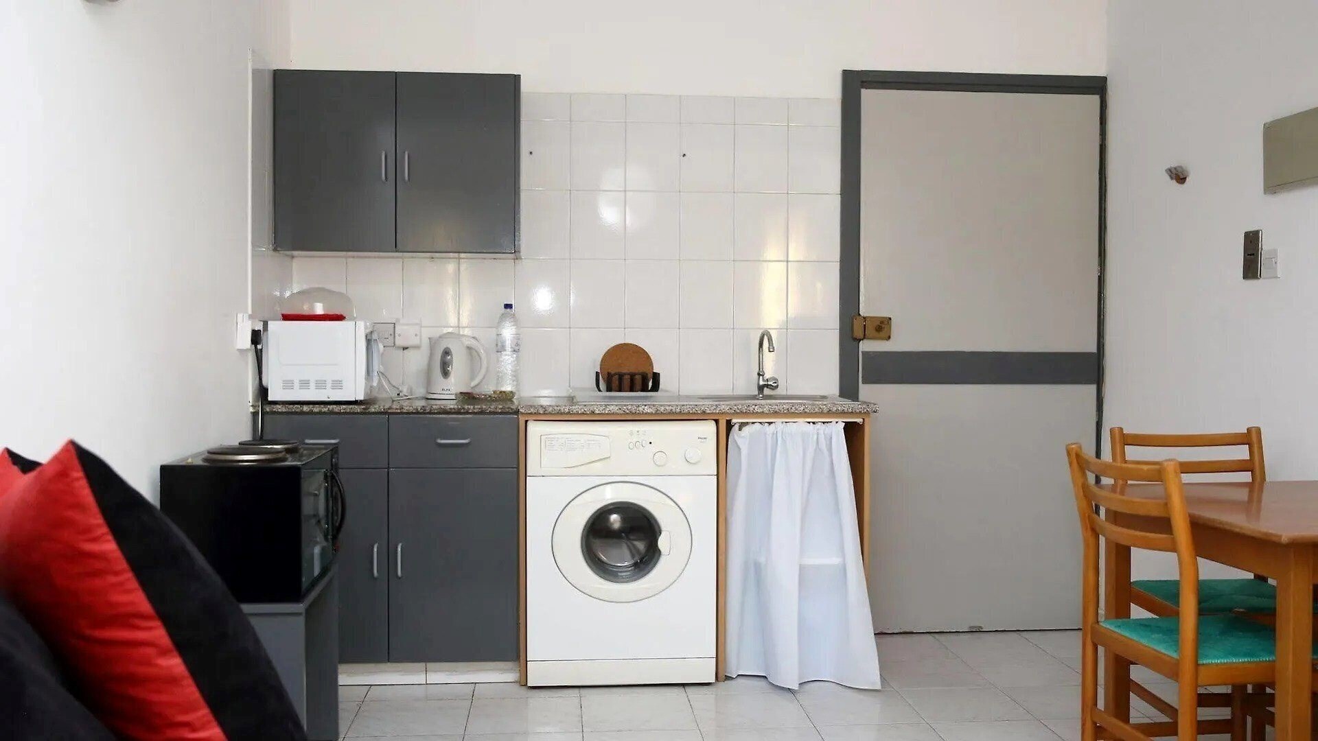 Imaginea Alora Apartments 3*